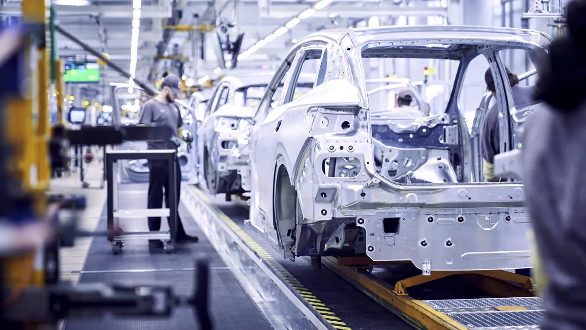 Volkswagen oprește producția în cadrul unei uzine din China pe fondul unui nou val de cazuri COVID