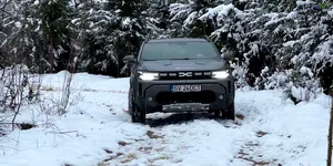 Noua Dacia Duster, testată pe zăpadă. Cât de bine se descurcă Duster III în off-road? – VIDEO