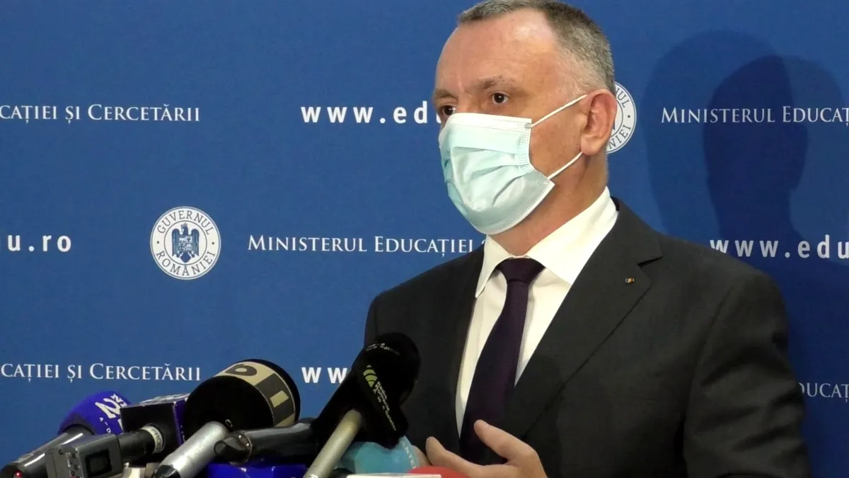 Tichia de mărgăritar: Ministrul Educației vrea să cumpere microbuze electrice