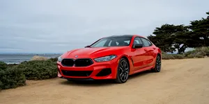 BMW își ia adio de la Seria 8 cu o ediție specială și culori emblematice