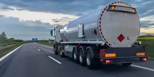 Transportul mărfurilor periculoase pe șoselele României se va face după noi reguli. Abaterile grave pot duce la imobilizarea camioanelor