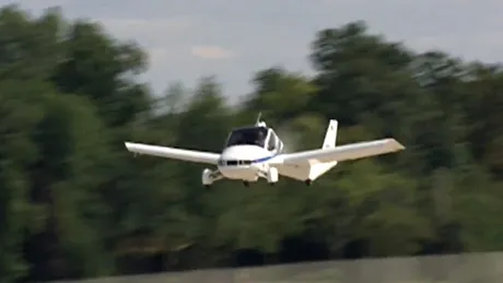 VIDEO: Primul zbor public al maşinii zburătoare Terrafugia Transition