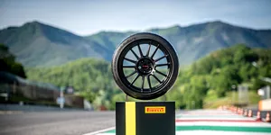 Pirelli produce cea mai rapidă anvelopă din lume. Testele independente notează, totuși, zgomot ridicat la rulare