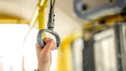 Transportul public din Arad înregistrează vânzări record după introducerea biletului de 1 leu pe zi