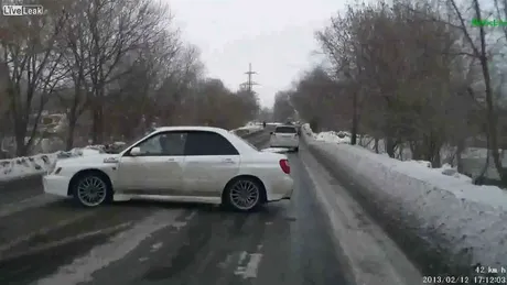 Cum să NU depăşeşti cu un Subaru pe gheaţă. VIDEO