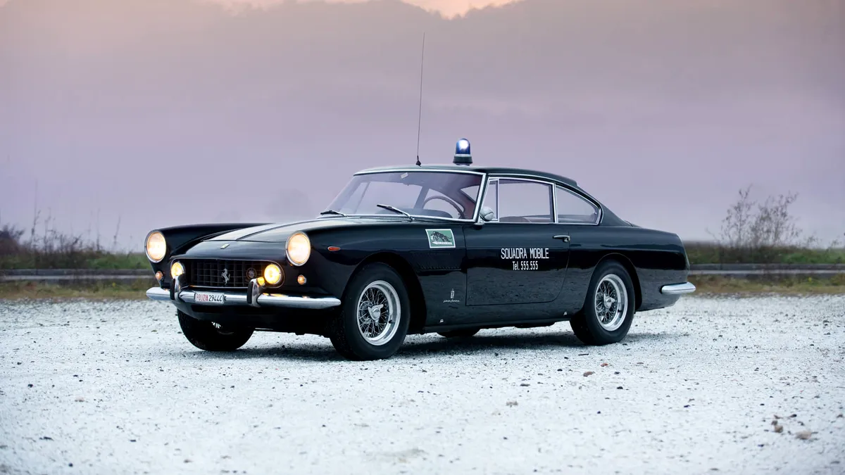 Se vinde un Ferrari 250 GTE cu un istoric impresionant. A fost mașină de poliție în Italia