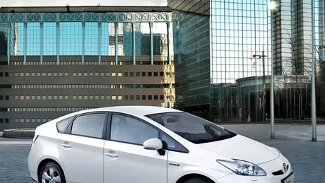 Toyota Prius III vine în România