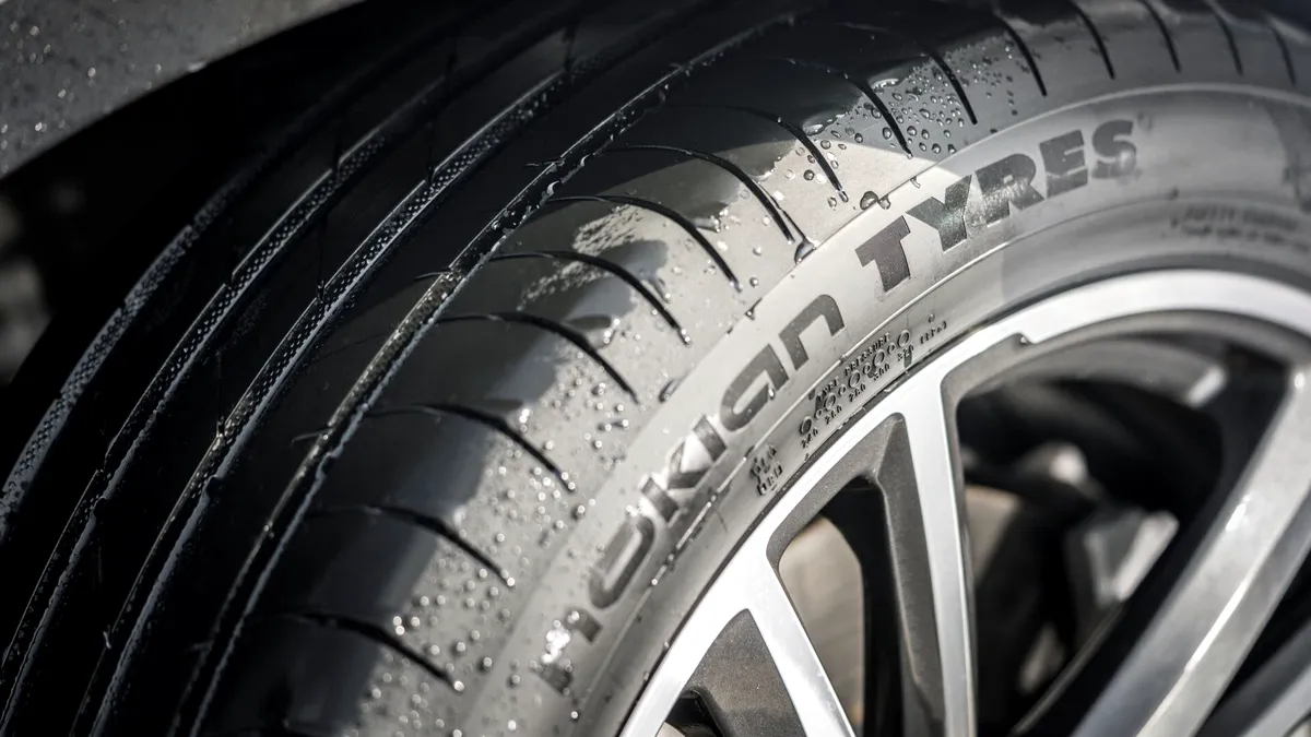 Nokian, producătorul de anvelope cu fabrică la Oradea, aniversează 90 de ani ai gamei Hakkapeliitta cu un model revoluționar