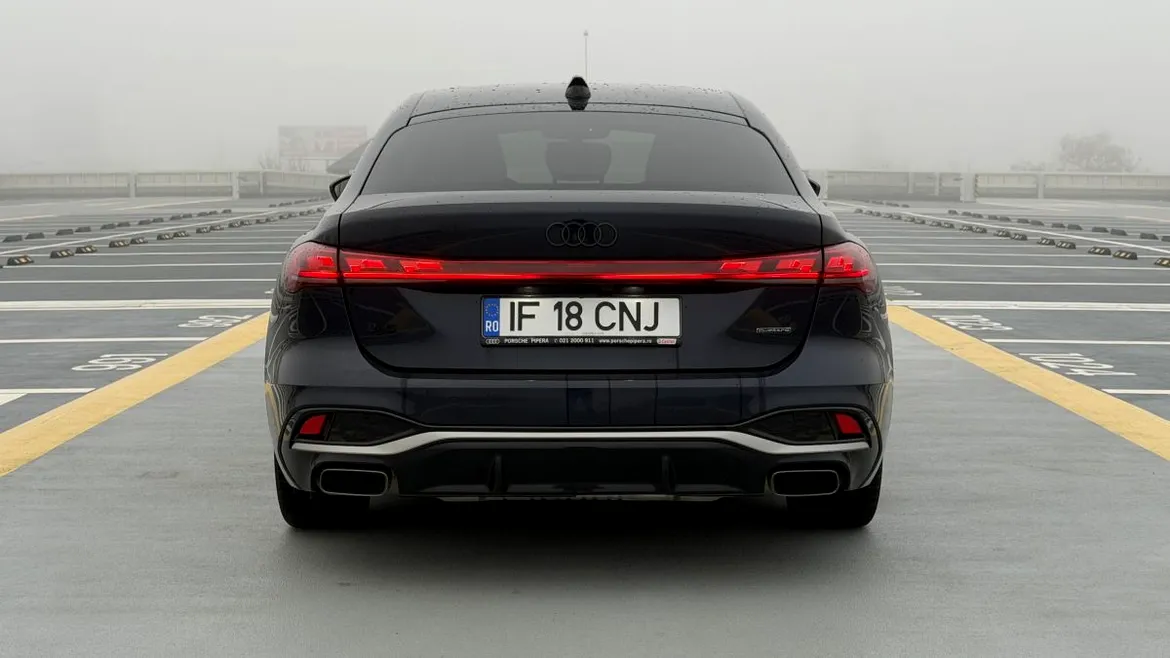 Test cu Audi A5 e-hybrid: 299 CP, baterie de 25,9 kWh și stopuri OLED