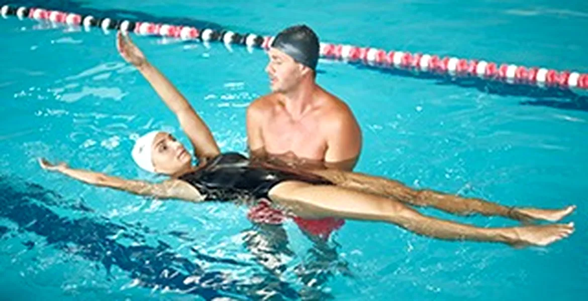 10 beneficii ale înotului în piscină