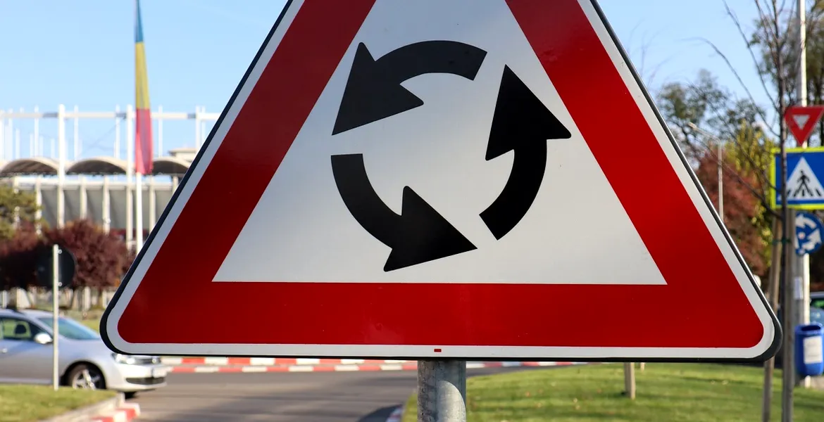 Ce tip de intersecție este, de fapt, sensul giratoriu? Greșeala pe care o fac mulți dintre șoferi