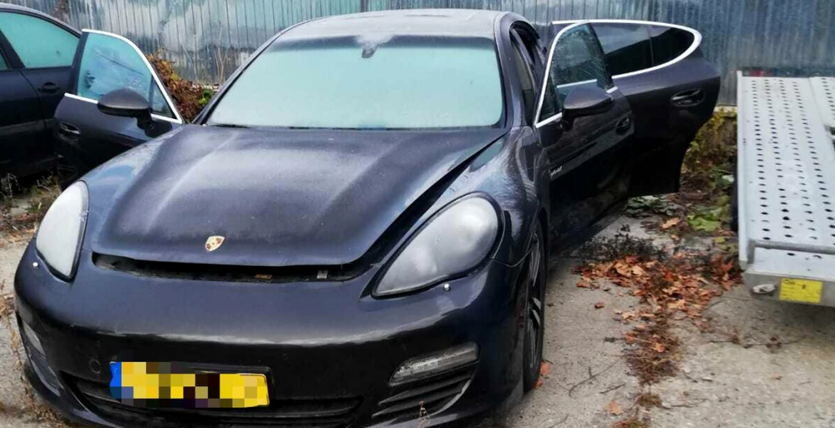 Un Porsche furat din Olanda, găsit de polițiști într-o curte din Neamț