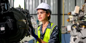 EXCLUSIV Inginerii auto au acum soarta programatorilor în România: sunt concediați. Salvarea pentru ei vine din industria de apărare