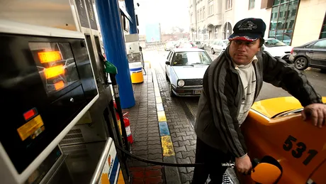 Cu cât a scăzut preţul carburanţilor şi care sunt cele mai mici preţuri în principalele oraşe din România