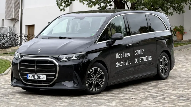 Prim contact cu Mercedes-Benz VLE, cel mai nou model electric de lux al germanilor. Cât consumă un MPV de lux de 3 tone?
