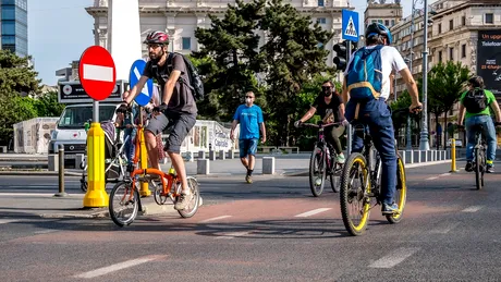 Un student din Galați a creat un dispozitiv ce atenționează șoferul cu privire la motocicliștii și bicicliștii din trafic