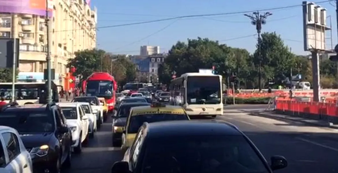 Peste 50% dintre români preferă maşina, doar 5% preferă transportul cu bicicleta