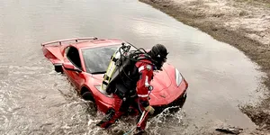 Un american a uitat un Chevrolet Corvette într-un lac. Cum a ajuns mașina să fie scufundată