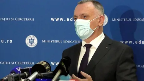Tichia de mărgăritar: Ministrul Educației vrea să cumpere microbuze electrice