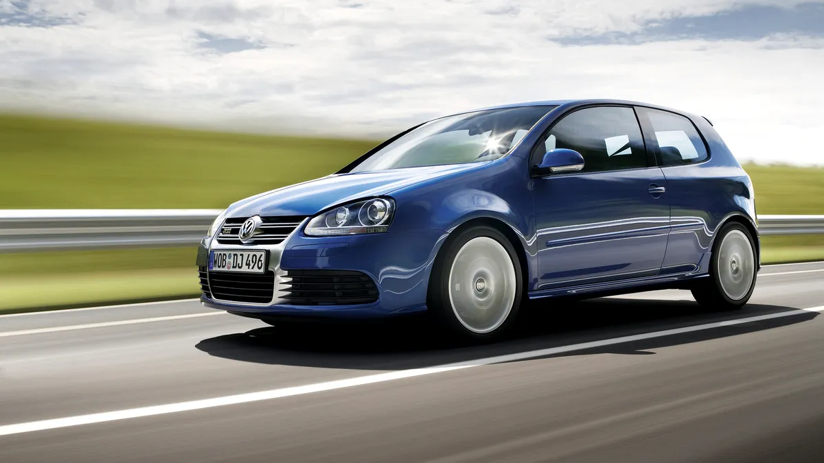 Șeful Bugatti conduce un VW Golf R32. Ce alte mașini mai are în colecție Mate Rimac? - VIDEO