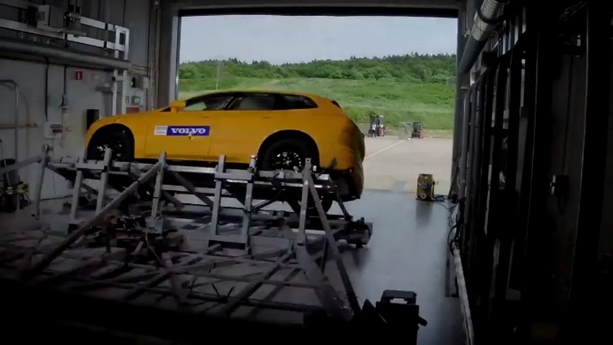 Cele mai demente teste ne arată cât de rezistent este Volvo XC60 [VIDEO]