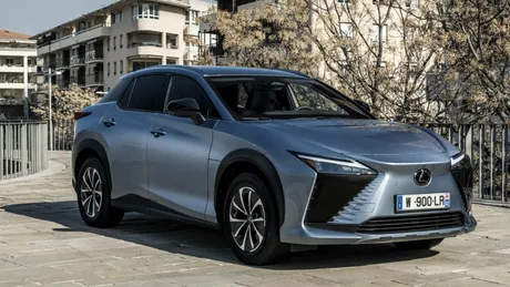 Electricul Lexus RZ are o nouă versiune cu tracțiune față și până la 480 KM autonomie