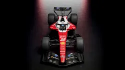 FOTO Ferrari a lansat monopostul său de Formula 1 pentru 2026. „Tifosi” au așteptat toată noaptea pentru a vedea mașina Scuderiei