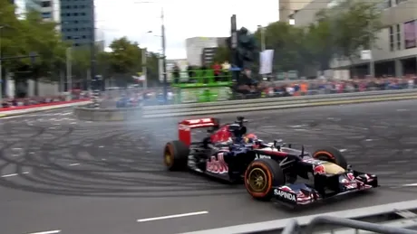 Max Verstappen face o demonstraţie cu un monopost F1. Şi-l dă de gard