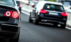 Dacă un vehicul lent circulă pe banda 2, e legal să-l depășești pe banda 1?