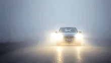 Atenție, șoferi! Vizibilitate redusă în trafic din cauza ceții în centrul și sudul țării