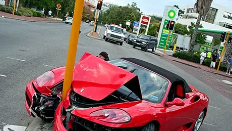 Încă un Ferrari 360 Spyder distrus
