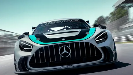 Mercedes-AMG GT2 Edition W16 este o mașină creată pentru circuit, inspirată de monoposturile de F1