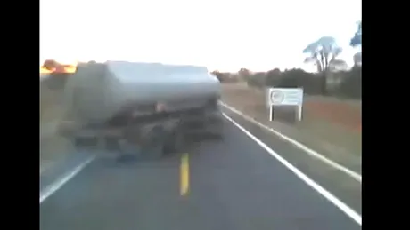 VIDEO: Drifturi periculoase cu un camion-cisternă!