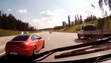 Ambulanţă oprită pe autostradă de un justiţiar ratat [VIDEO]