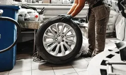 Este sigur să conduci dacă martorul de presiune în pneuri s-a aprins? Ce recomandă producătorii auto