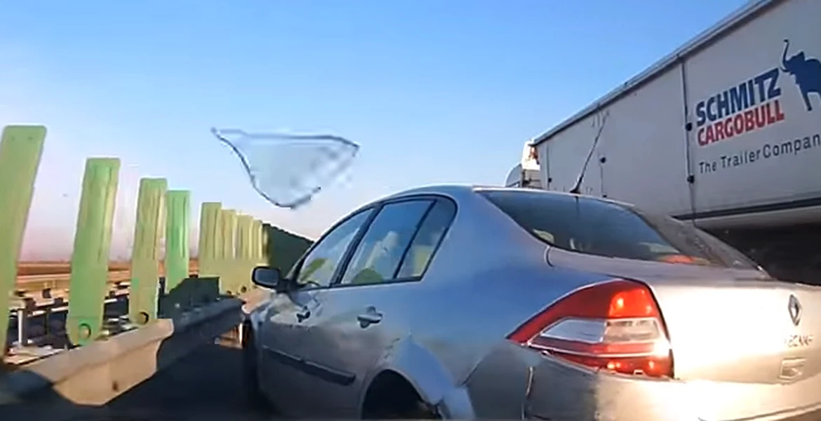 Degeaba dai semnal dacă nu te uiţi în oglinda retrovizoare – VIDEO