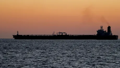 Industria auto se poate îndrepta spre o nouă criză, din cauza conflictului din Iran. Printr-o singură strâmtoare trec 20 de milioane de barili de petrol zilnic