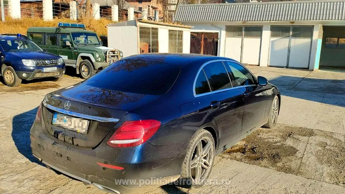 Un Mercedes-Benz furat din Marea Britanie, descoperit în Maramureș - FOTO