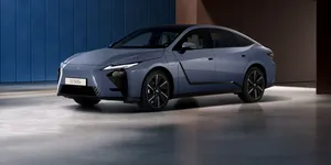 Noul Lexus ES ajunge și în Europa. Va concura cu BMW Seria 5 și Mercedes-Benz Clasa E