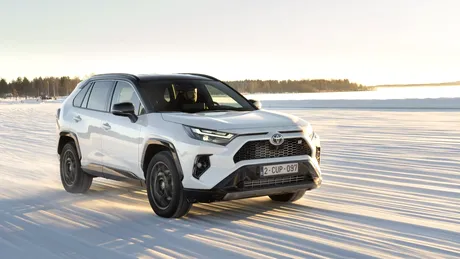 Debut comercial pentru Toyota RAV4 GR Sport pe piața europeană. Ce aduce nou versiunea sportivă a SUV-ului nipon