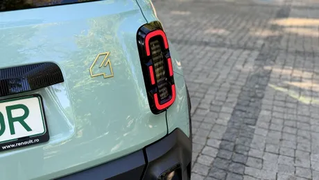 Cum se stinge un incendiu la o mașină electrică în mai puțin de 10 minute. Renault instruiește pompierii români