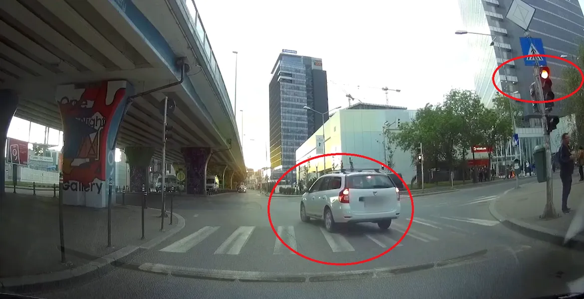 Un Logan alb găsește noi sensuri pentru semaforul intermitent de dreapta- VIDEO