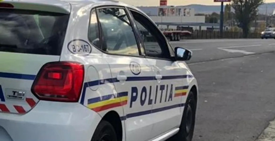 Poliţist în misiune, rănit grav după ce a fost lovit de o maşină condusă de un adolescent de 15 ani, beat