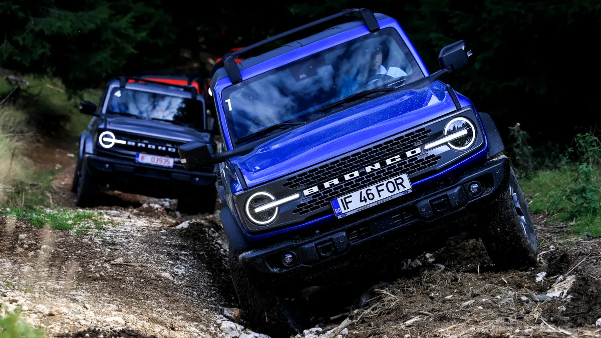 1,74 milioane de mașini Ford chemate în service pentru o problemă la camera de marșarier