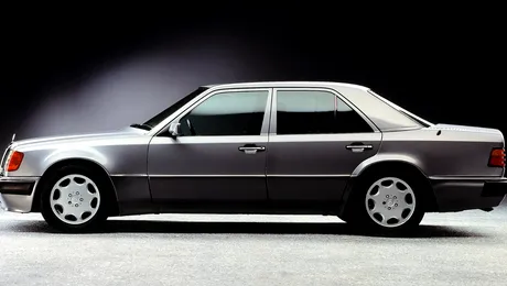 Preț record pentru un Mercedes 500E, deținut în trecut de Jerry Seinfeld. A fost construit parțial de Porsche
