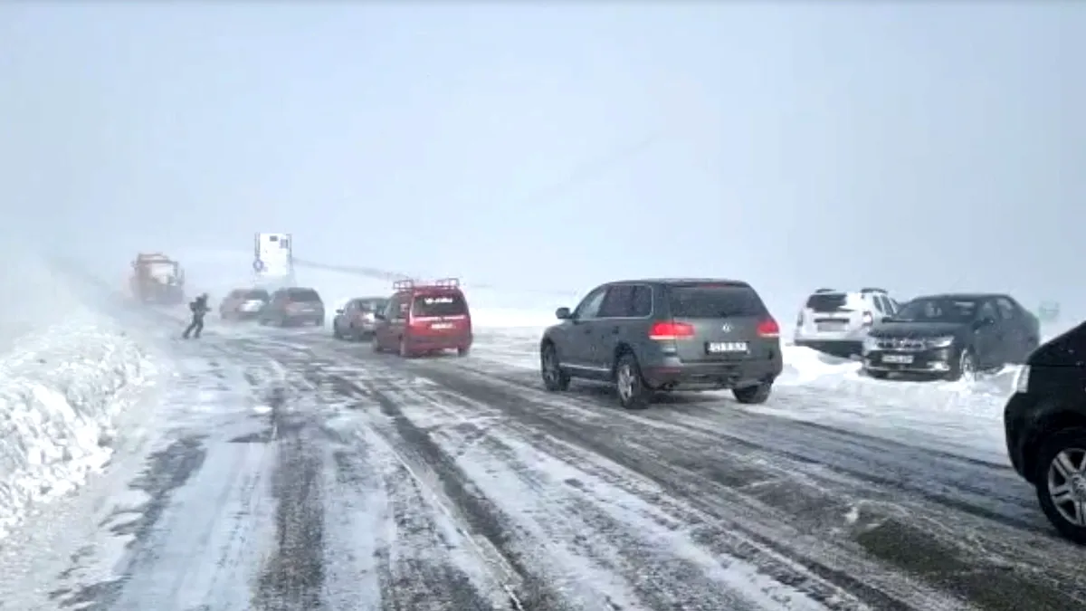 Video - Transalpina se închide din cauza ninsorilor. Circulația este interzisă pe sectorul Rânca - Obârșia Lotrului