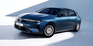 Opel Astra primește o nouă versiune de bază. Rivalul pentru VW Golf sau Seat Leon pornește de la 31.990 de euro în Germania