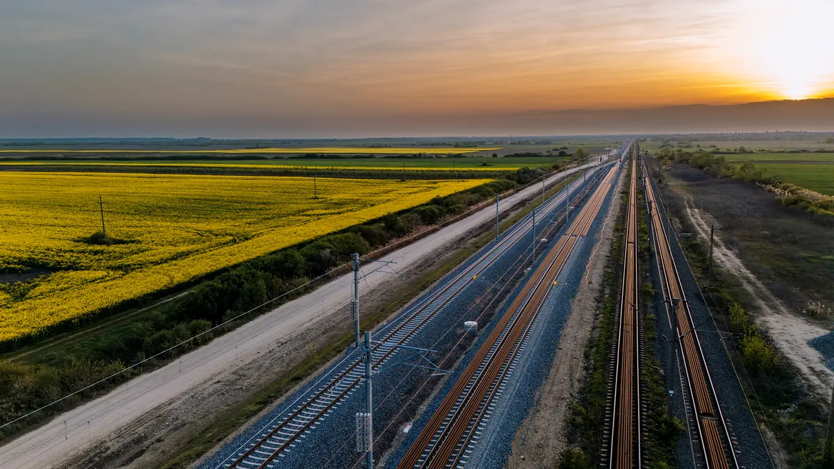 Un nou tronson de cale ferată modernizată a fost dat în circulație în România. Urmează să fie dat în circulație și segmentul Constanța – Mangalia