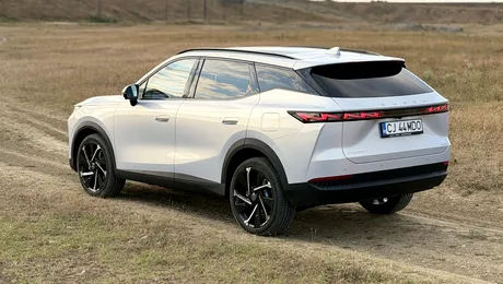 Review OMODA 7 SHS-P: SUV-ul chinezesc care provoacă Hyundai Tucson și Volkswagen Tiguan