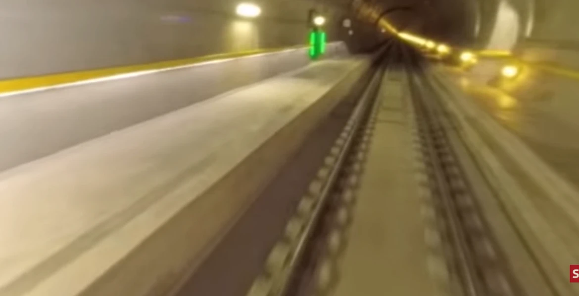 La staţia următoare, peronul e pe partea dreaptă. Film interactiv în cel mai lung tunel din lume.